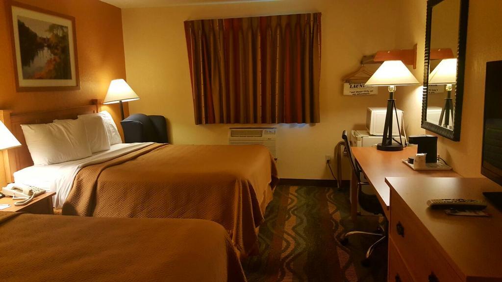 Travelodge By Wyndham Muskegon Exterior foto