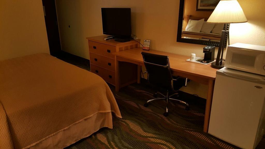 Travelodge By Wyndham Muskegon Exterior foto