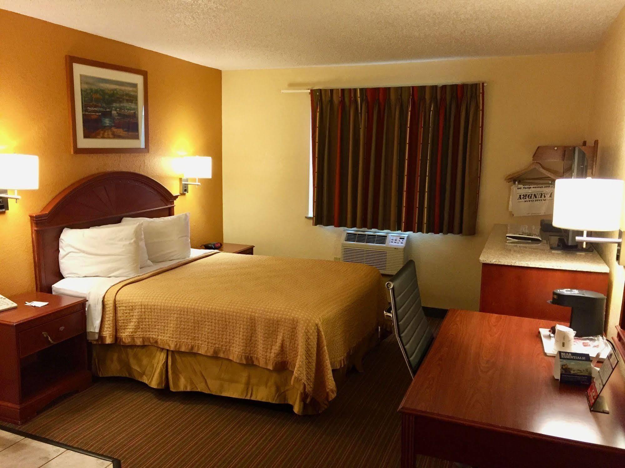 Travelodge By Wyndham Muskegon Exterior foto