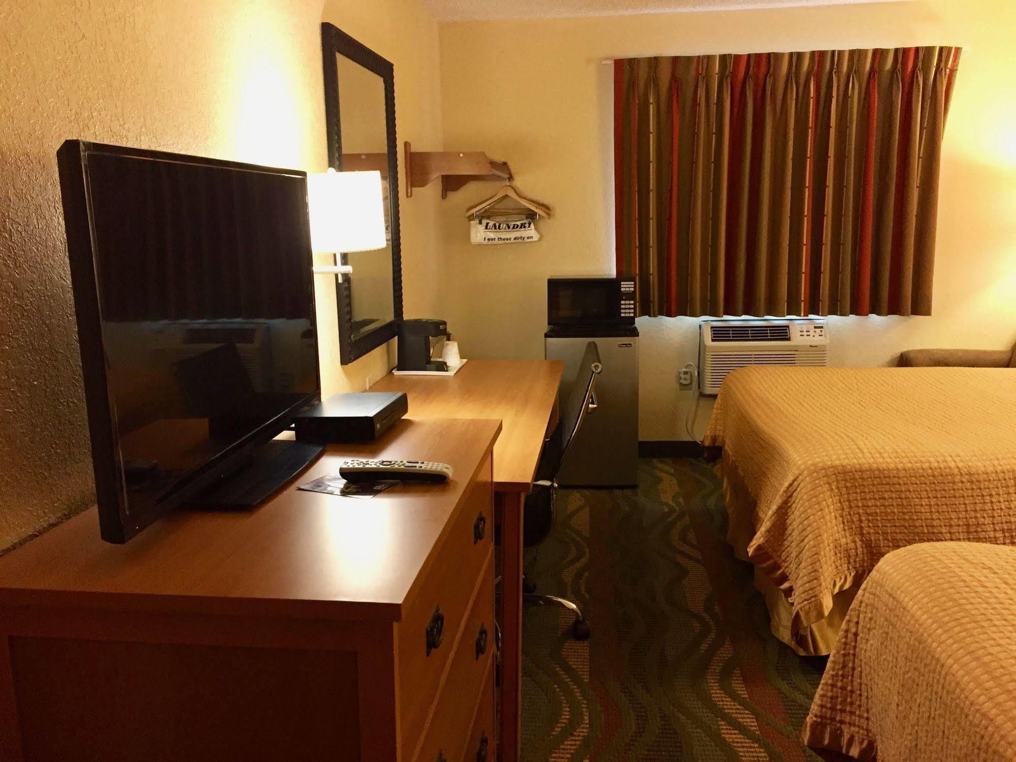 Travelodge By Wyndham Muskegon Exterior foto