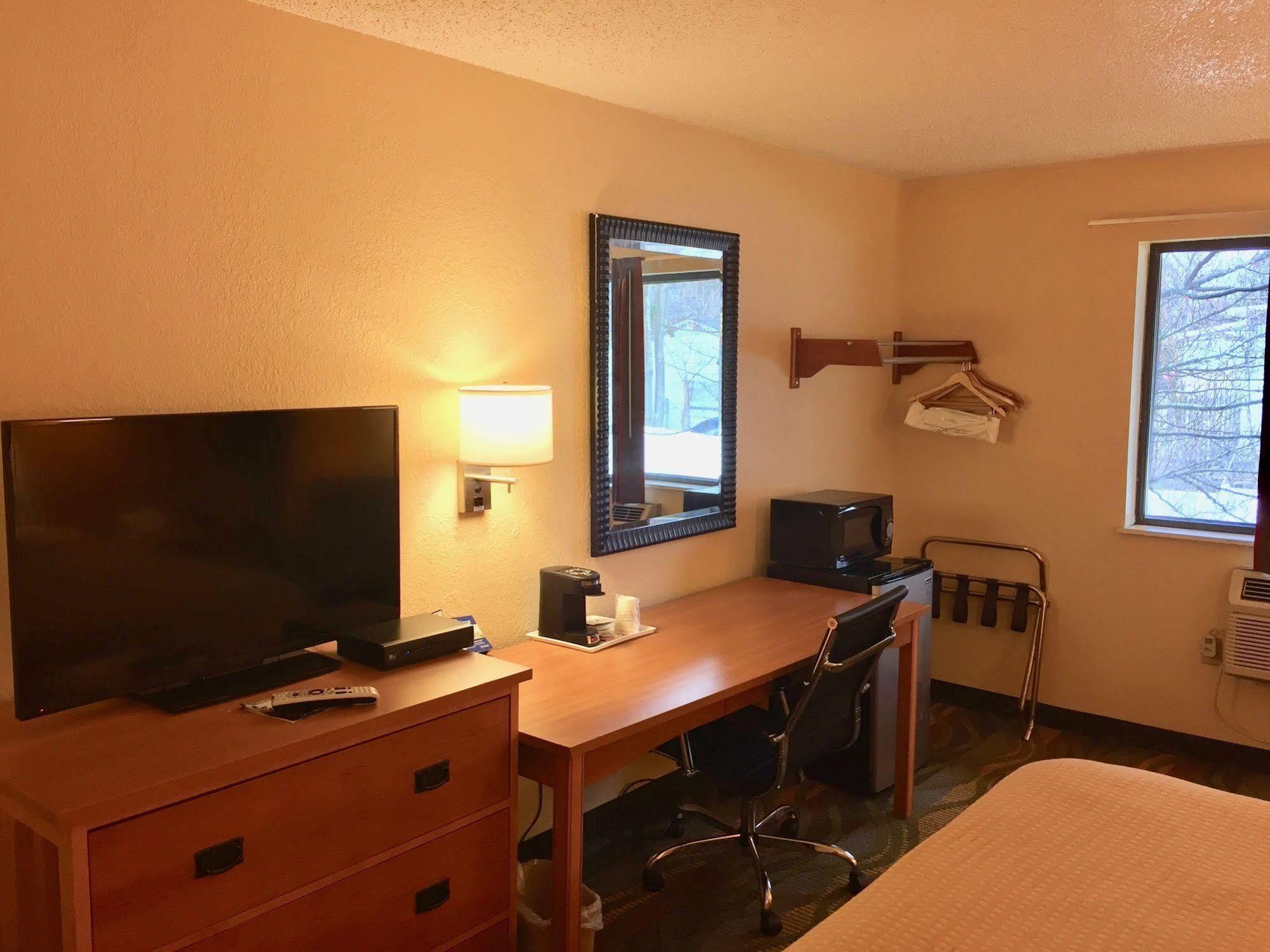 Travelodge By Wyndham Muskegon Exterior foto